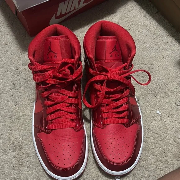 Jordan Red Sneakers High-Top Patent Leather - Picture 3 of 17